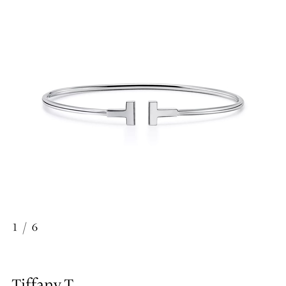 Tiffany & Co. T Bracelet. 18K White gold. Medium size.